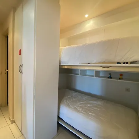 In With Lighthouse View Apartman Nieuwpoort